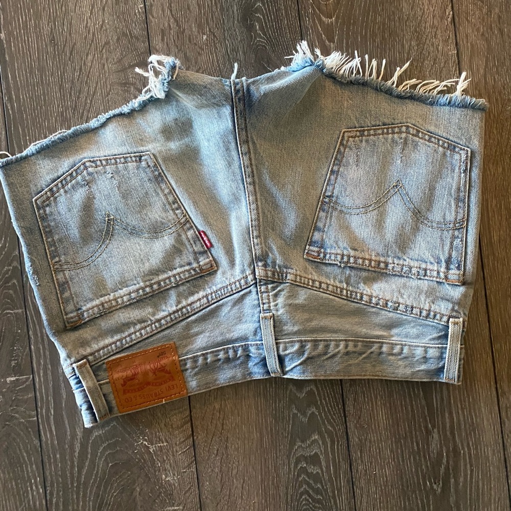 Levi’s 501 cutoff shorts